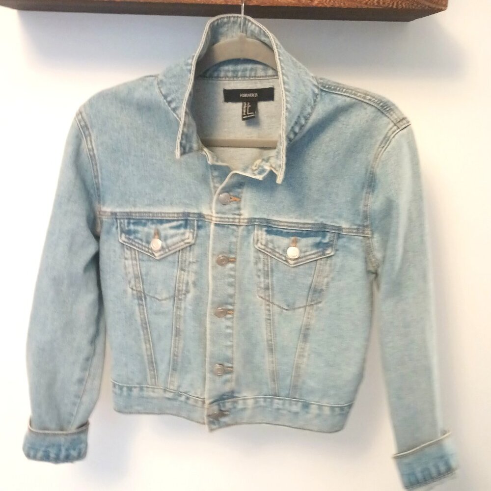 Women's Forever 21 Denim Jean  Jacket Size Small California Embroidered on back
